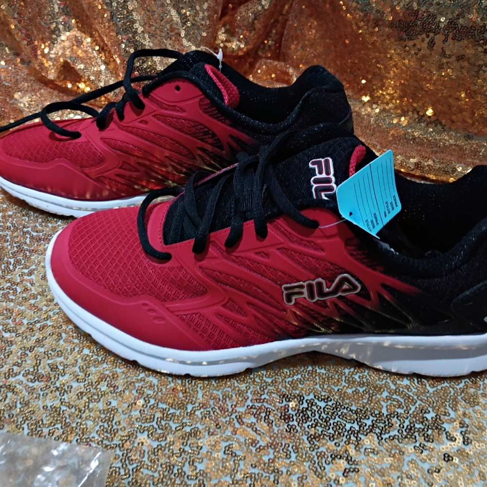 Fila Sneakers in Red and Black Men's 7 Women's 8.5